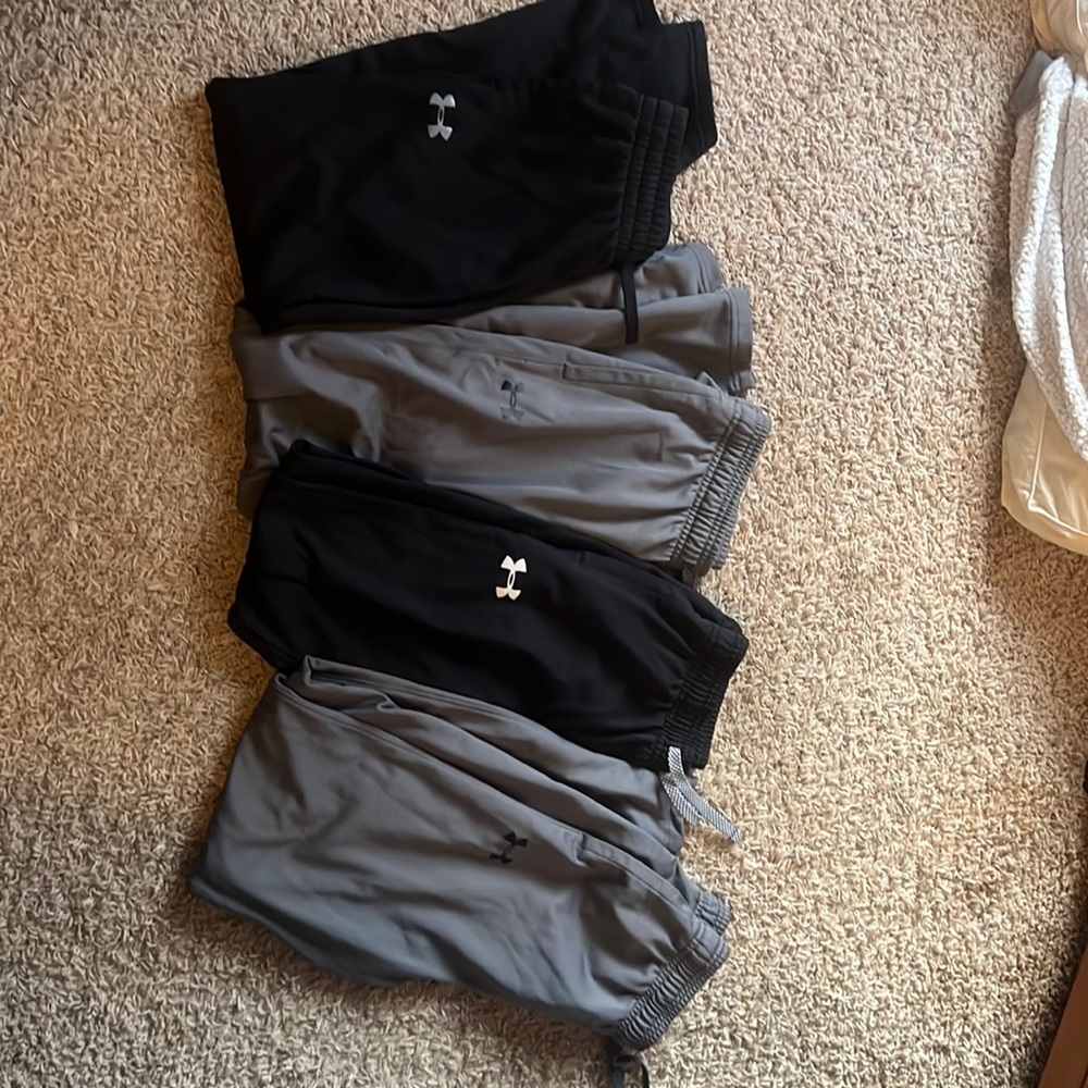 Lot of four pairs of UA pants